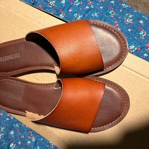 Cushionaire brown sandals